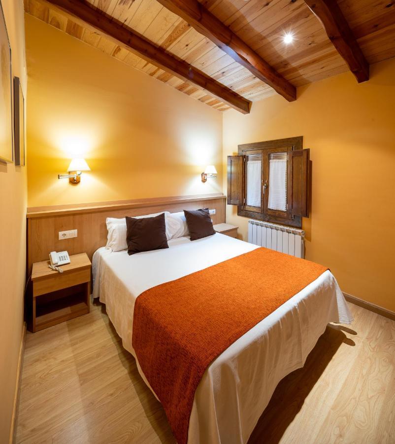 Hotel Ripoll Sant Hilari Sacalm Kültér fotó