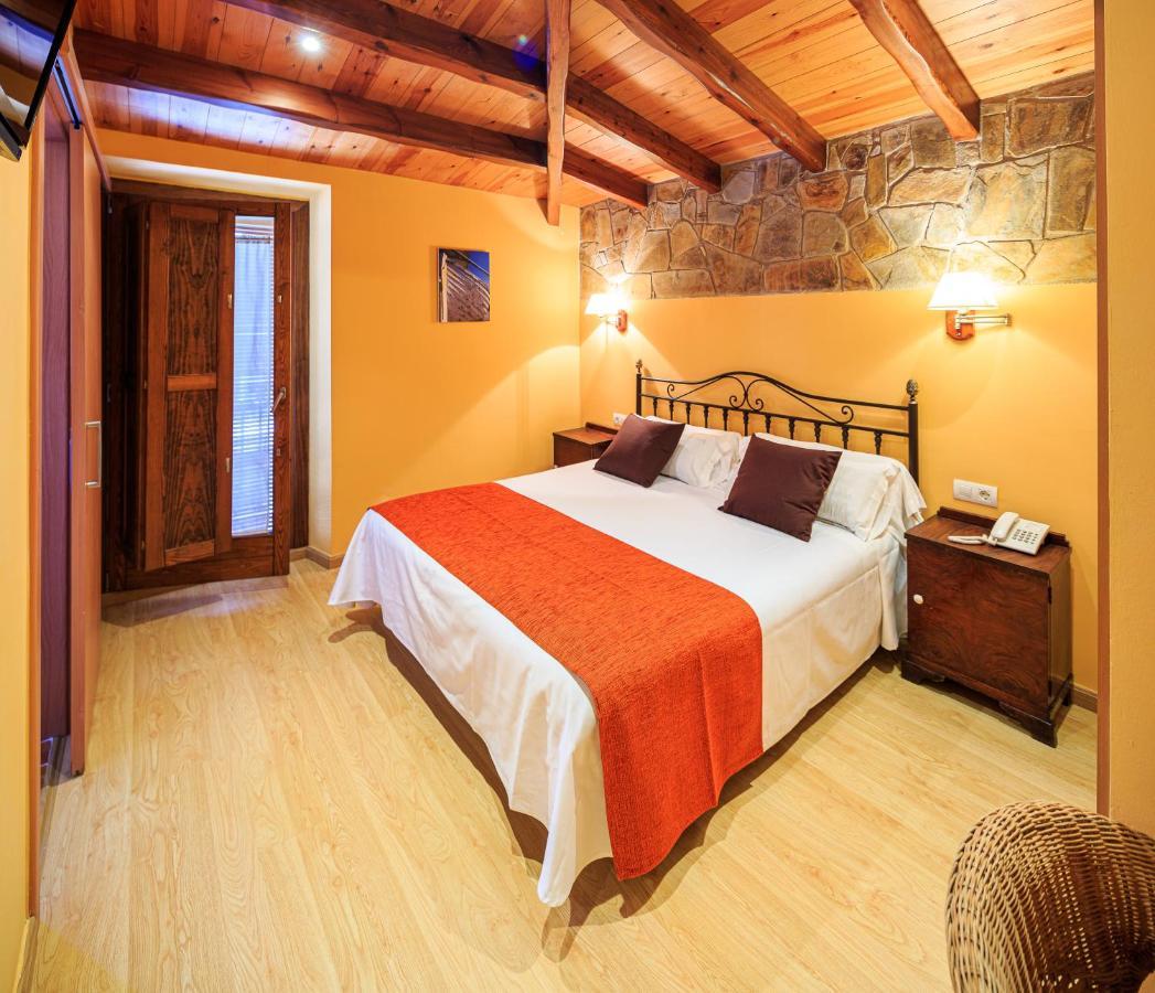 Hotel Ripoll Sant Hilari Sacalm Kültér fotó
