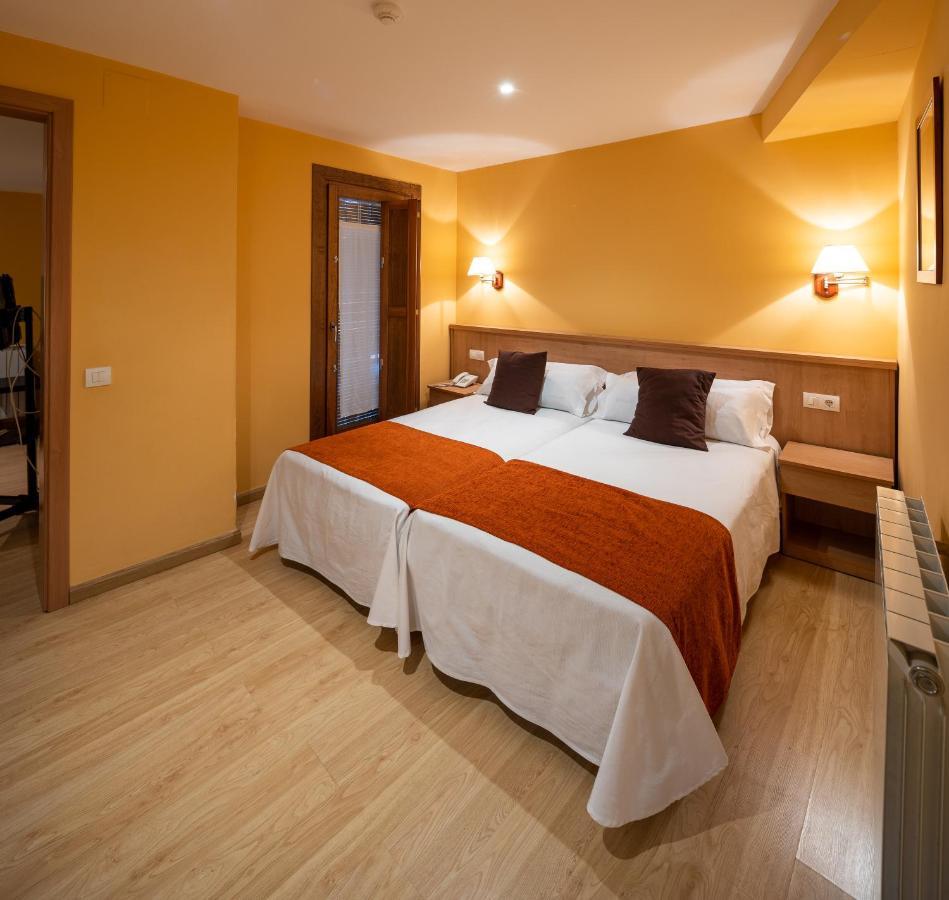 Hotel Ripoll Sant Hilari Sacalm Kültér fotó
