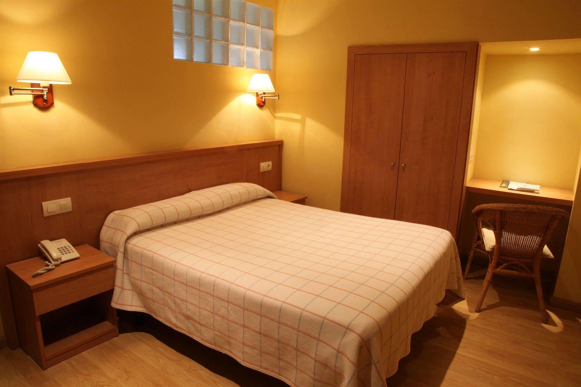 Hotel Ripoll Sant Hilari Sacalm Kültér fotó